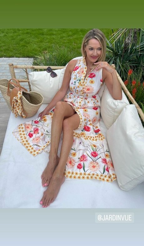 Mel Lowe star pornographic pics