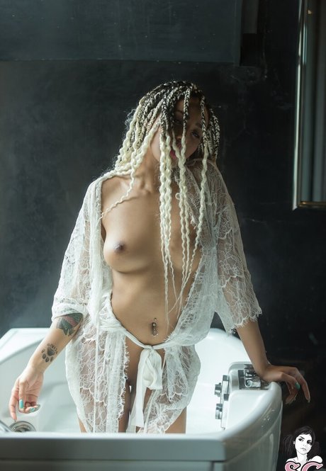 Rikae Crisi nude star pictures