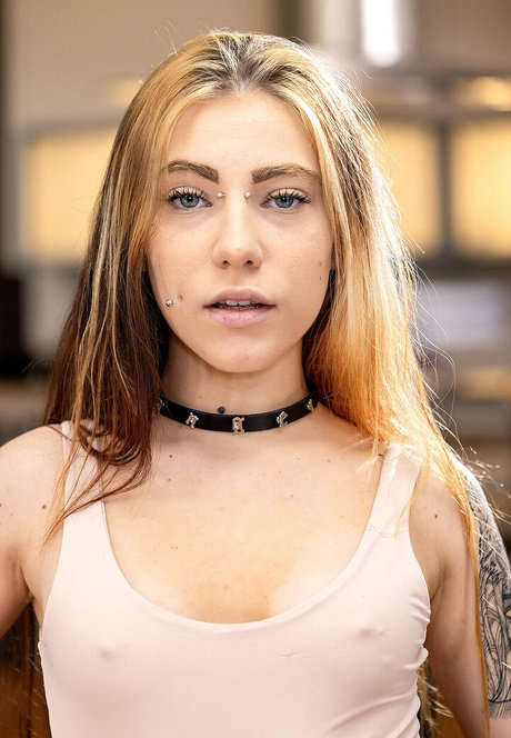 Dalila Dark model images