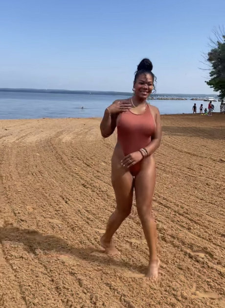 Danielle Sylvester model free image