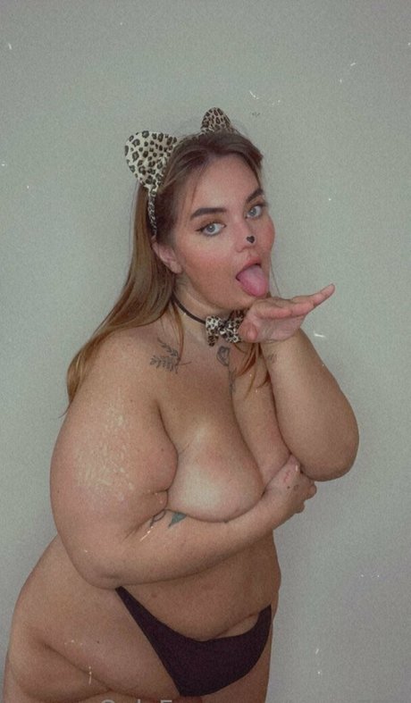 wero777 exclusive model image