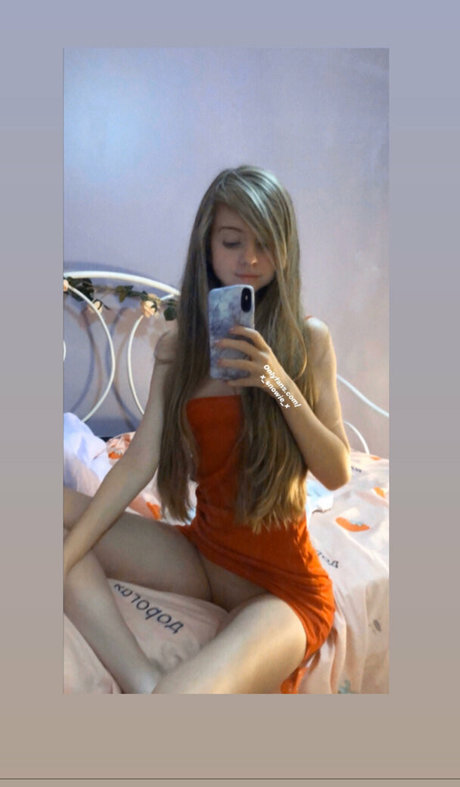 x snowie x sex model photo