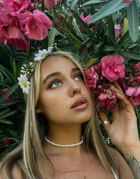 vvanessa v naked pornstar photo