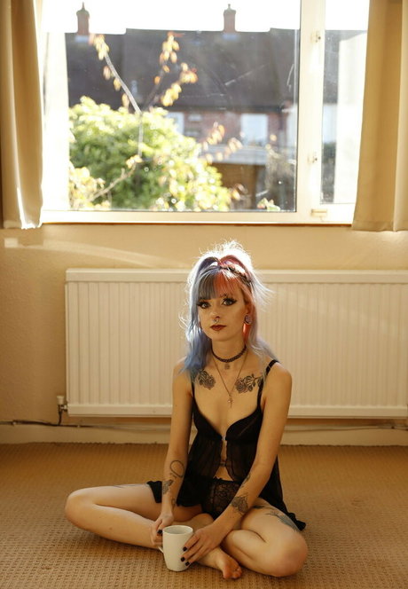 Lily Moonflower model pretty pic