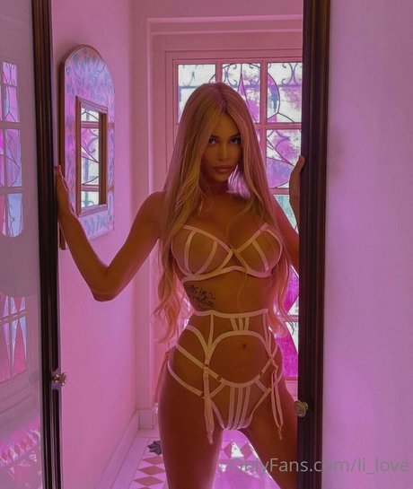 Lily Ermak model pictures