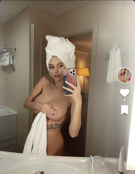 Lily Ermak model pics