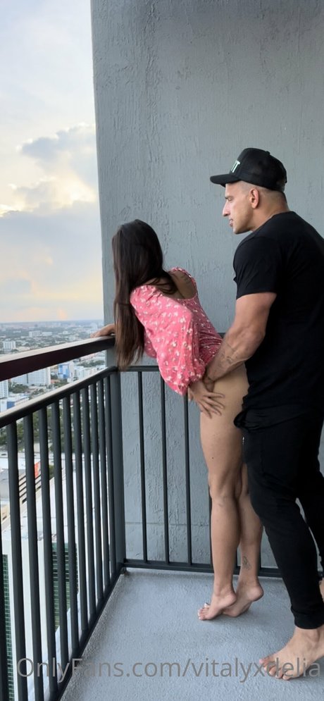 Delia Rose art star photos