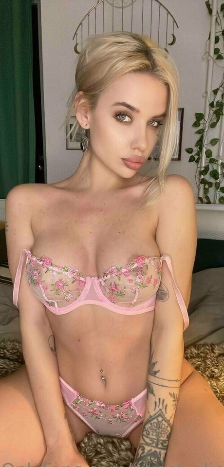 Sweet Aliceee pornstar naked pic