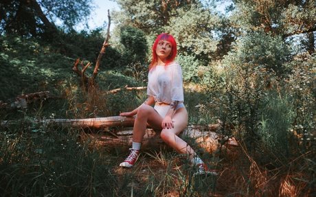 itsadeathwish star exclusive pics