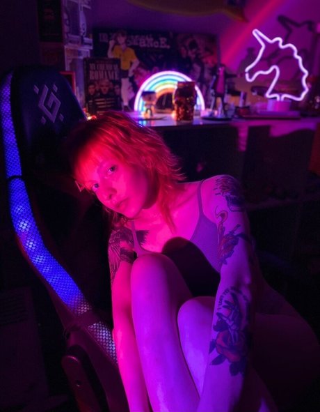 itsadeathwish pornstar adult image