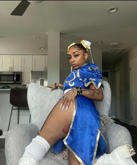 helloomcfly model nude images