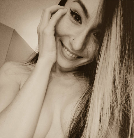 GoddessZoey nudes model galleries