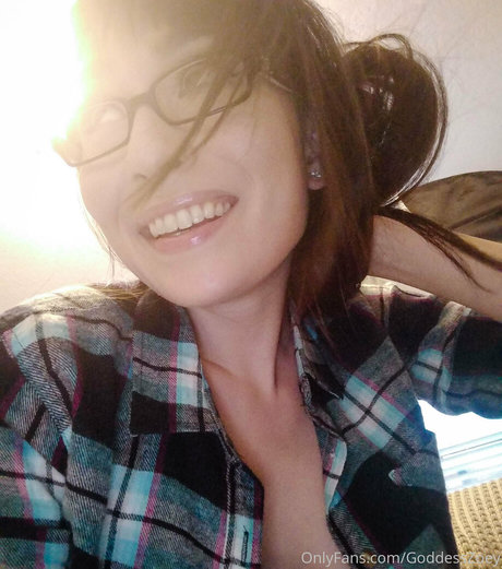 GoddessZoey exclusive actress pictures