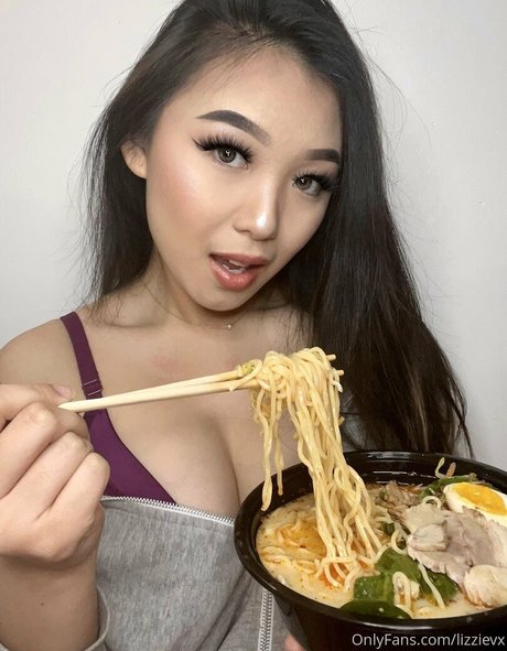 Lizzievx adult star archive