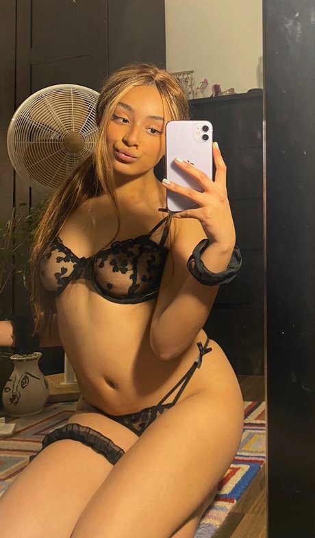 lilyluvrr model pornographic image