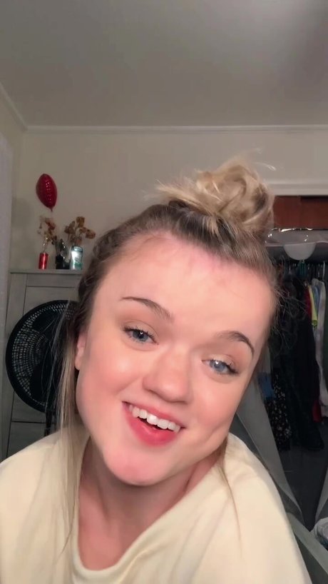 gay influencer onlyfans nice photo