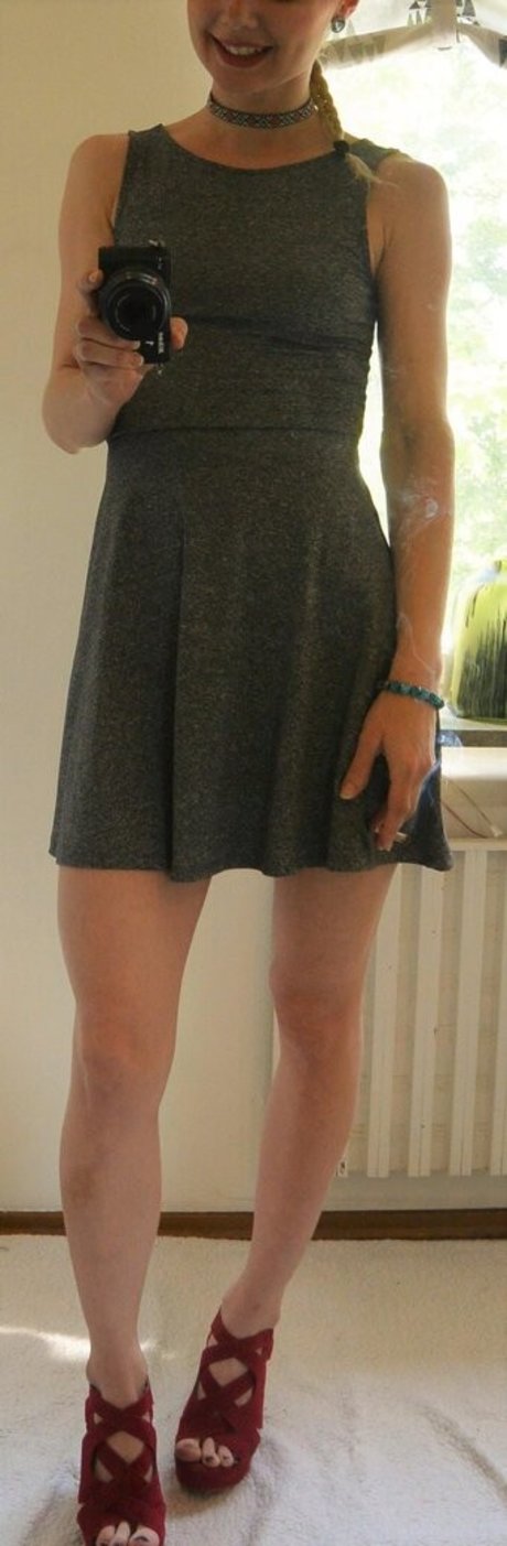 Whatever Girl star beautiful pics