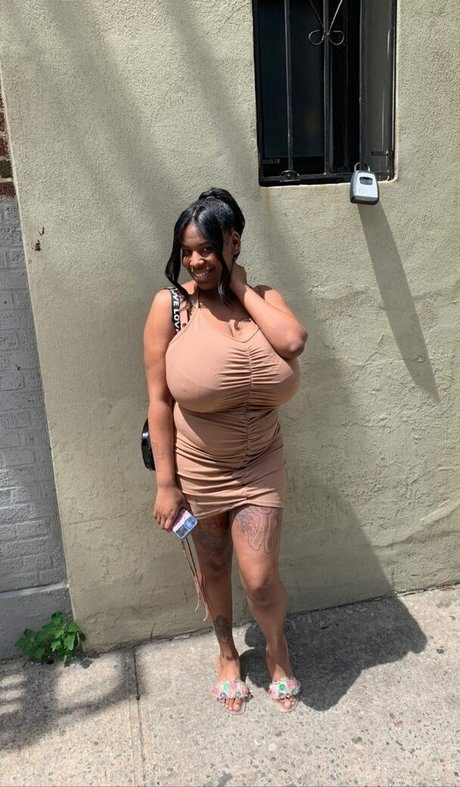 QuanaStevens star hot pictures