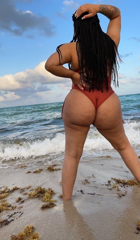 FineAssYonna star top pic