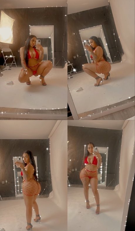 FineAssYonna erotic actress img