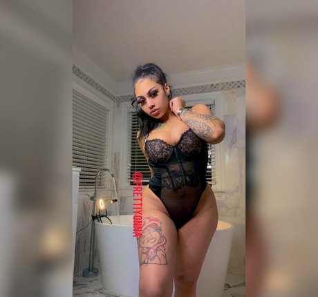 FineAssYonna best model pictures