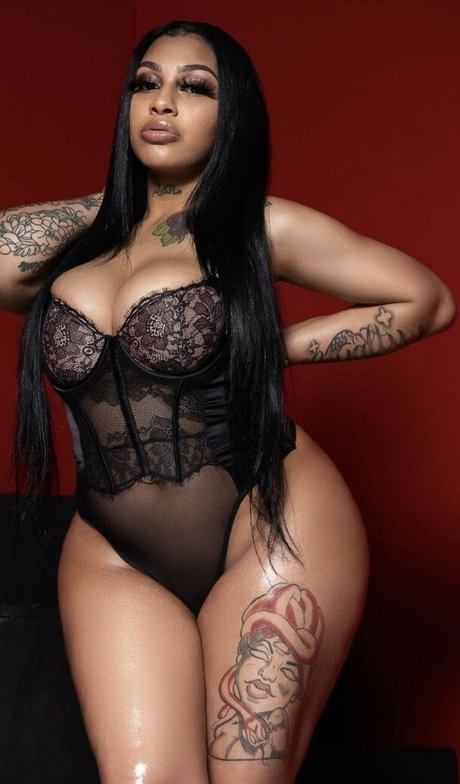 FineAssYonna naked star pics