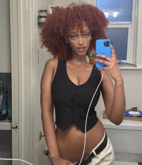 Solaya Ismail nude pornstar img