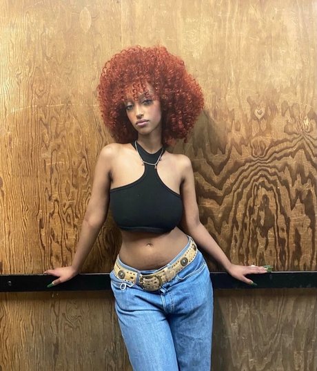 Solaya Ismail hot model gallery