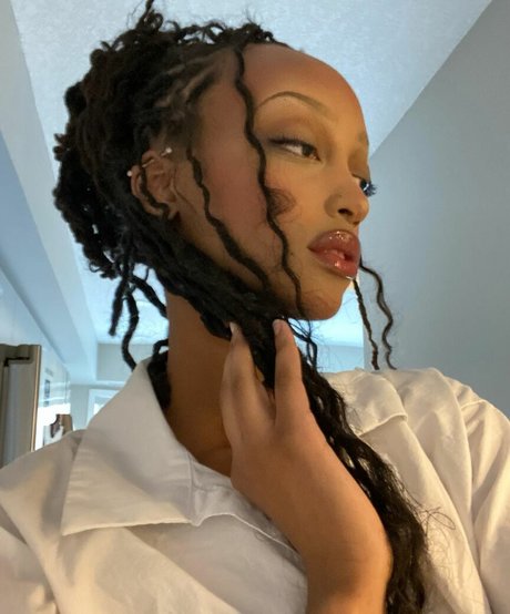 Solaya Ismail naked star pictures