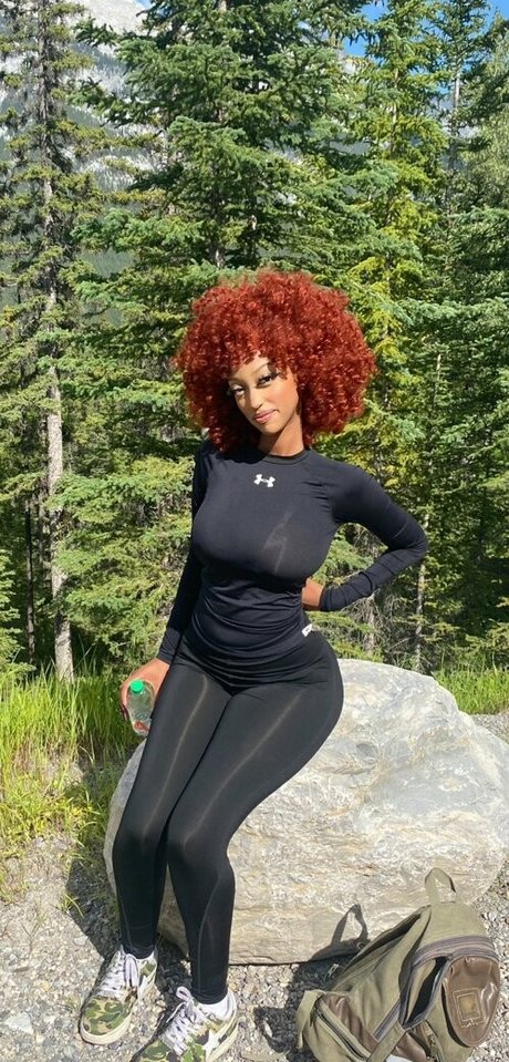 Solaya Ismail star hot img