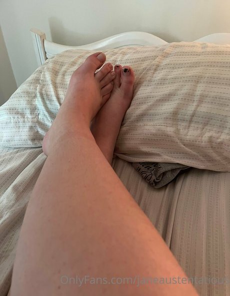 janeaustentatious nude model pics