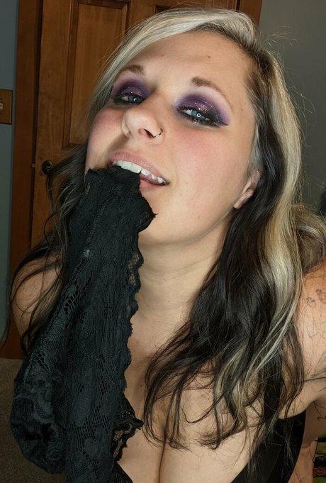 Juicy Jen star erotic image