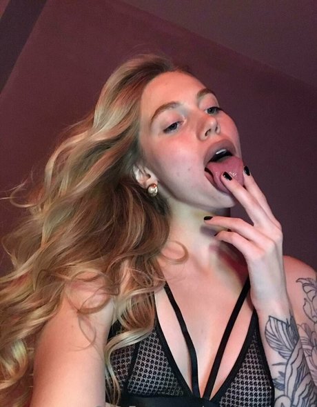 blonde secretary onlyfans beautiful porn pic