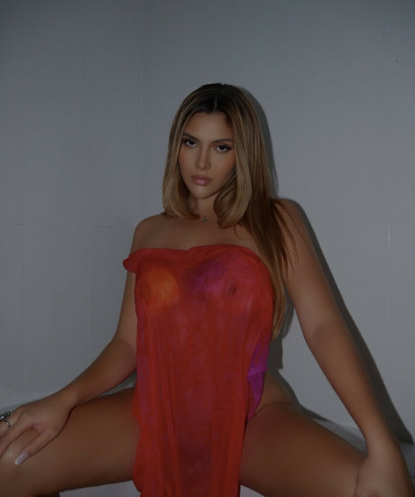 Nicol Savage pornstar sexy pictures