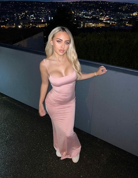 Alicia Bell nude actress photo