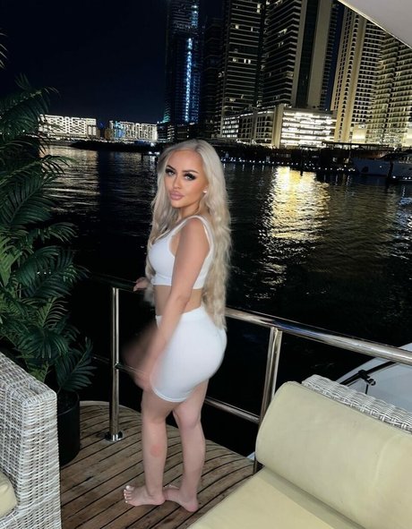 Alicia Bell exclusive model images