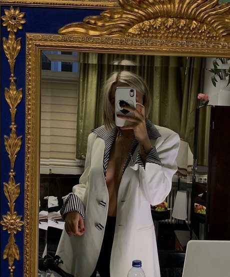 Lennon Stella model photo