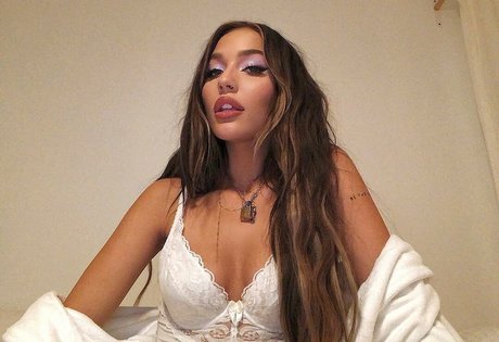 Lennon Stella sex star pictures