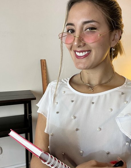 oliviasmiithfree nice pornstar gallery