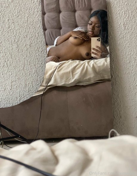 Sxintswxzi pretty pornstar photo