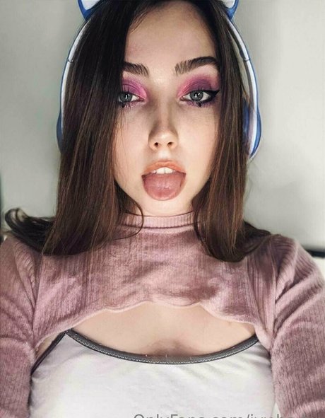 shemale handjob onlyfans porno picture