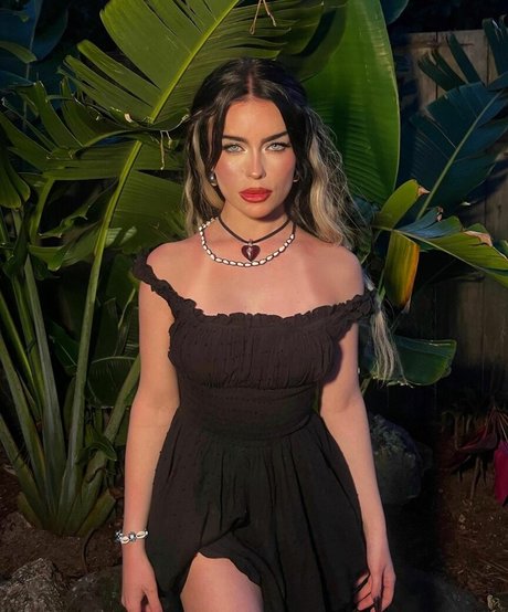 emmanorton model free photo