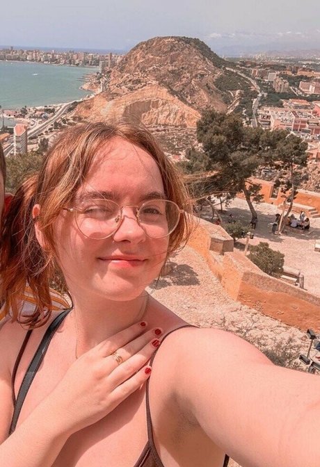 Laura Anne exclusive star images