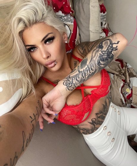 Deminecka star hot archive