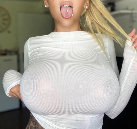 cute babe onlyfans sexy nude photo