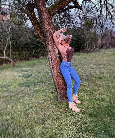 Deminecka star exclusive archive