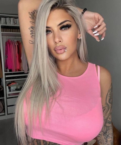 Deminecka model erotic photo