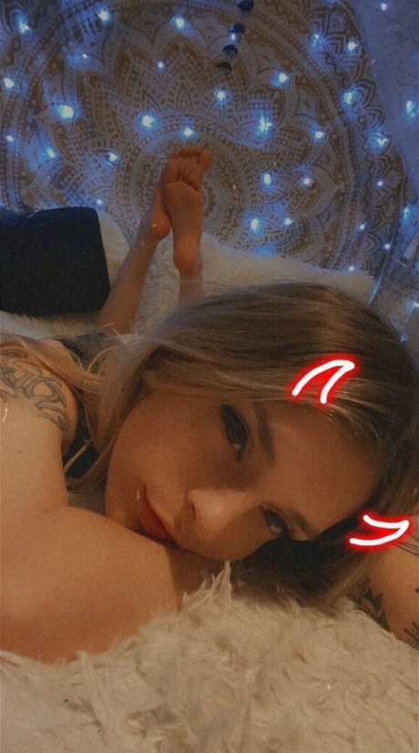 sadgirlastridsfree xxx model img