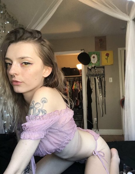 sadgirlastridsfree nudes star photo