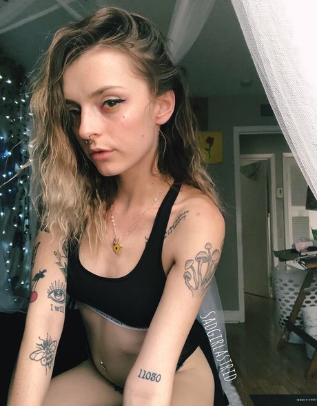 sadgirlastridsfree pornographic model picture